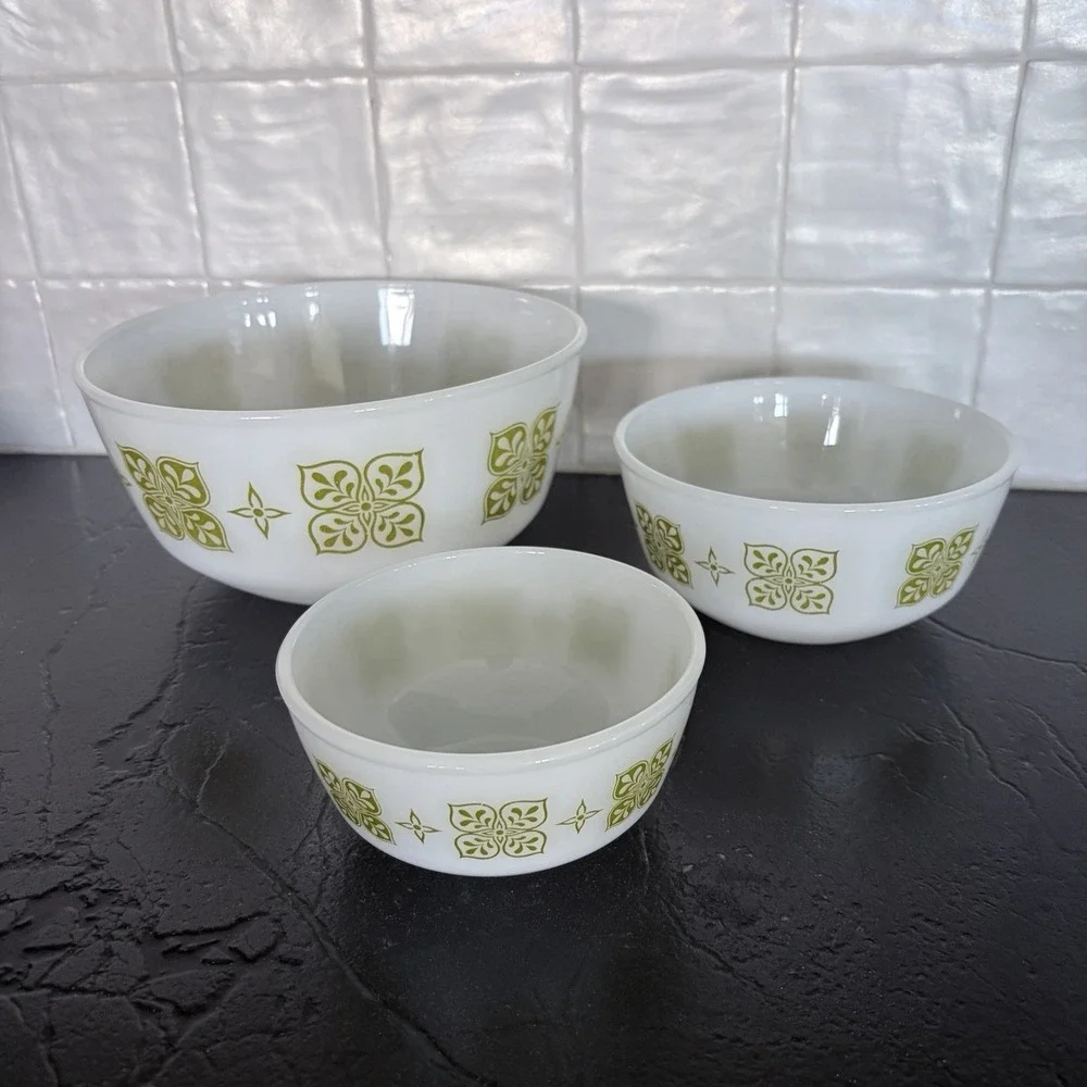 VTG Fire King Dutch Clover Green Set Of 3 Mixing Bowls Anchor Hocking